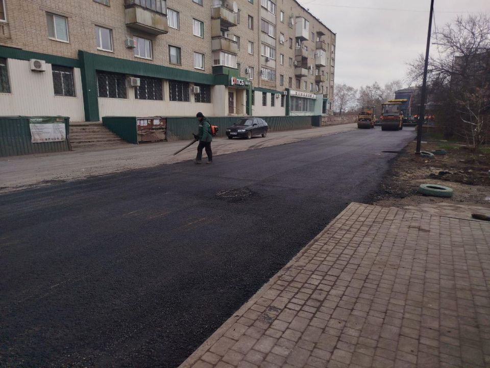 В Амвросиевке завершается ремонт улицы Свободы при поддержке Амурской области В Амвросиевке завершается ремонт улицы Свободы при поддержке Амурской области