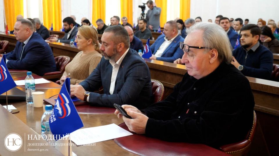 Фоторепортаж: Пленарное заседание Народного Совета ДНР Фоторепортаж: Пленарное заседание Народного Совета ДНР