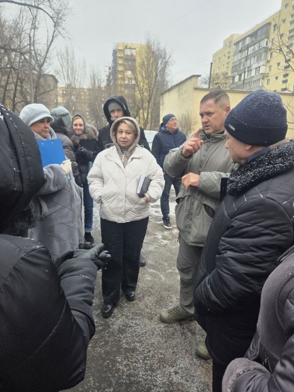 Валерий Скороходов провел сход граждан в микрорайоне «Центральный» в Макеевке Валерий Скороходов провел сход граждан в микрорайоне «Центральный» в Макеевке