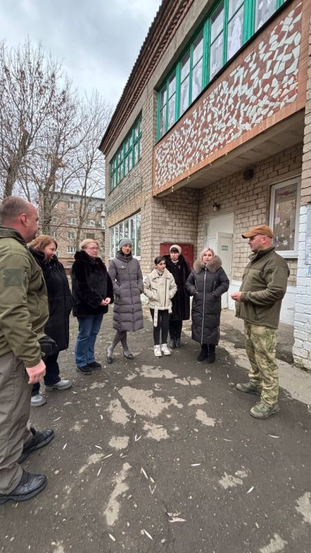Павел Минаков и Игорь Матрус провели встречу с коллективом «Центра социального обслуживания населения центрально-городского района Макеевки» Павел Минаков и Игорь Матрус провели встречу с коллективом «Центра социального обслуживания населения центрально-городского района Макеевки»