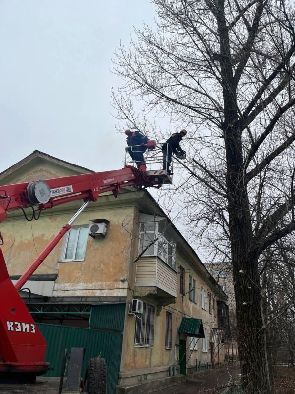Техника из Кузбасса помогает облагораживать Горловку Техника из Кузбасса помогает облагораживать Горловку
