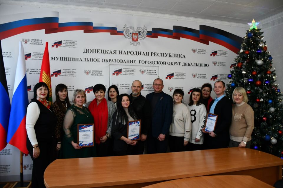 В Дебальцево состоялся Политсовет местного отделения Партии «Единая Россия» В Дебальцево состоялся Политсовет местного отделения Партии «Единая Россия»