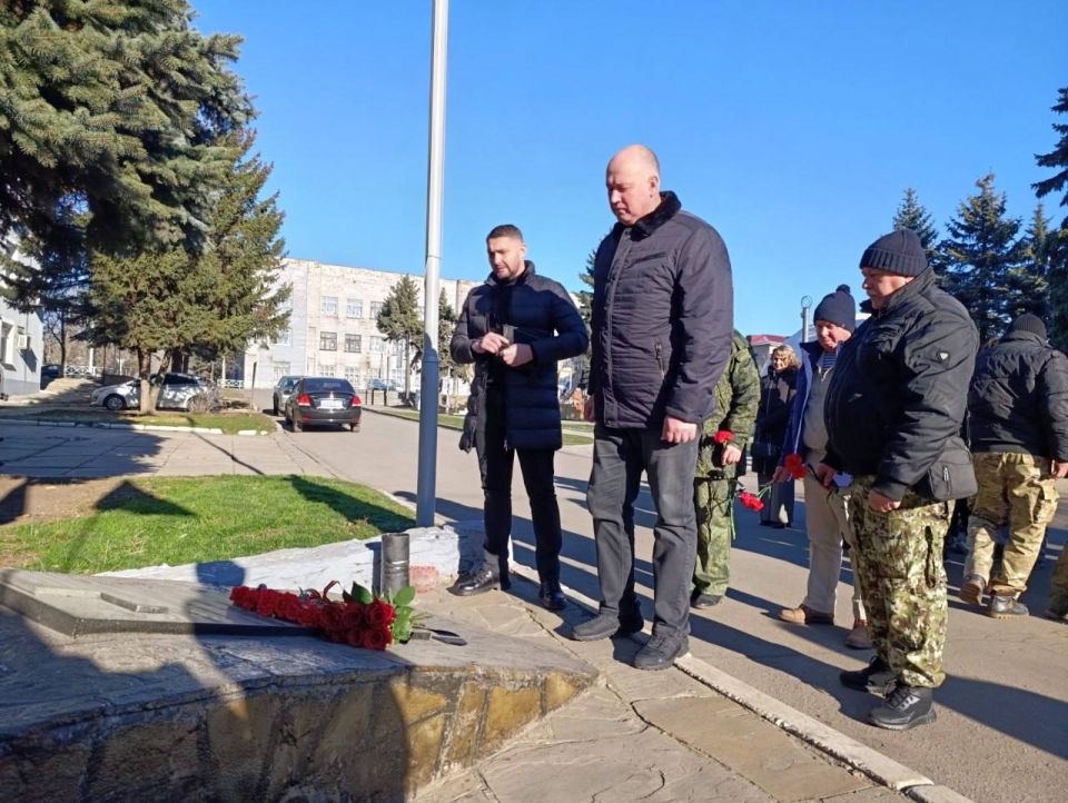 В Снежном прошло мероприятие, посвященное Дню начала ввода советских войск в Афганистан В Снежном прошло мероприятие, посвященное Дню начала ввода советских войск в Афганистан