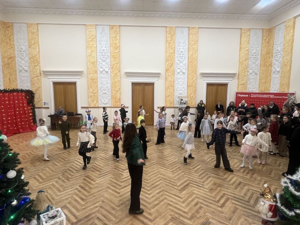 Праздник детства в Шахтерске: Донецк дарит новогоднее чудо Праздник детства в Шахтерске: Донецк дарит новогоднее чудо