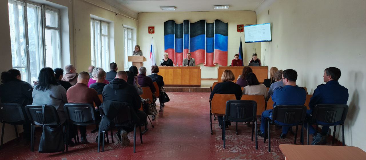 Сергей Ермаков: 24 декабря принял участие в очередном заседании Снежнянского городского совета первого созыва, которое прошло под председательством Елены Петрухиной