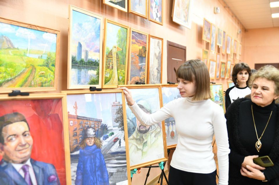 Юные художники Макеевки выразили любовь к Донбассу в своём творчестве Юные художники Макеевки выразили любовь к Донбассу в своём творчестве