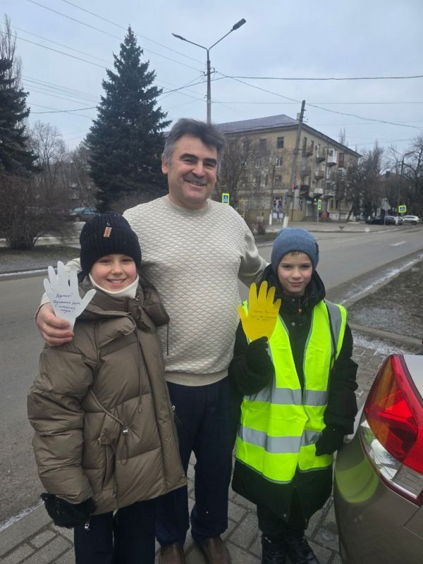 Орлята Ждановки напомнили о безопасности на дорогах Орлята Ждановки напомнили о безопасности на дорогах