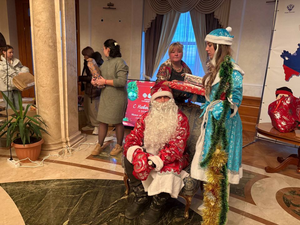 Дед Мороз, Снегурочка и подарки: предновогодняя радость для детей РОО «Землячество Алании Донецкой Народной Республики» Дед Мороз, Снегурочка и подарки: предновогодняя радость для детей РОО «Землячество Алании Донецкой Народной Республики»