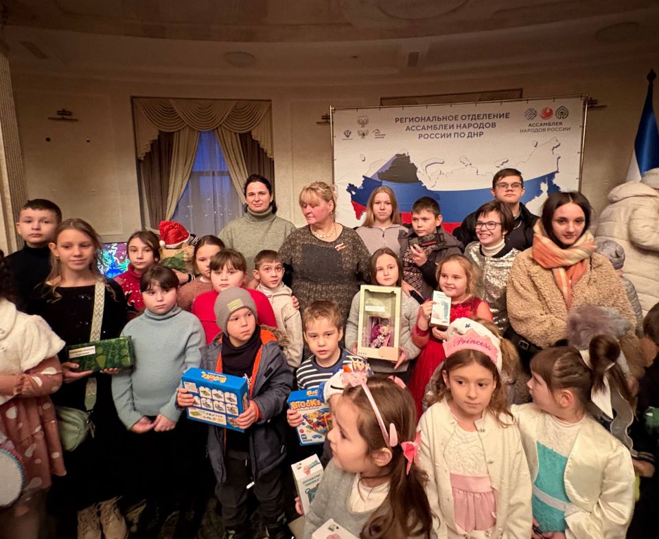 Дед Мороз, Снегурочка и подарки: предновогодняя радость для детей РОО «Землячество Алании Донецкой Народной Республики» Дед Мороз, Снегурочка и подарки: предновогодняя радость для детей РОО «Землячество Алании Донецкой Народной Республики»