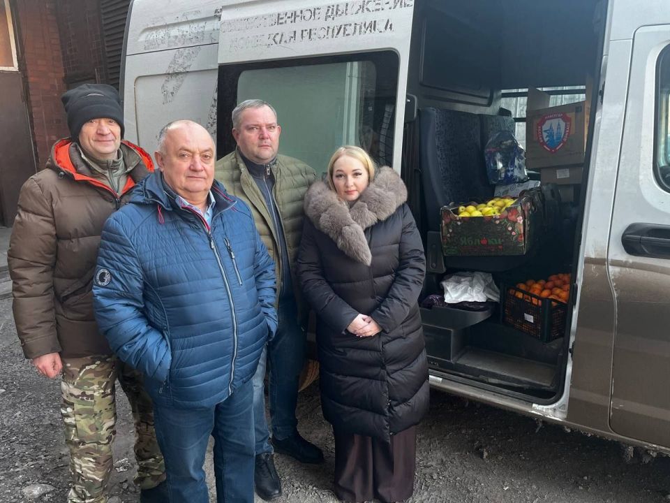 Посылка храбрости. В рамках проекта «Дети Донбасса» всероссийской политической партии «Единая Россия» депутаты Енакиевского городского совета Донецкой Народной Республики фракции Единая Россия совместно с заведующим сектором... Посылка храбрости. В рамках проекта «Дети Донбасса» всероссийской политической партии «Единая Россия» депутаты Енакиевского городского совета Донецкой Народной Республики фракции Единая Россия совместно с заведующим сектором...