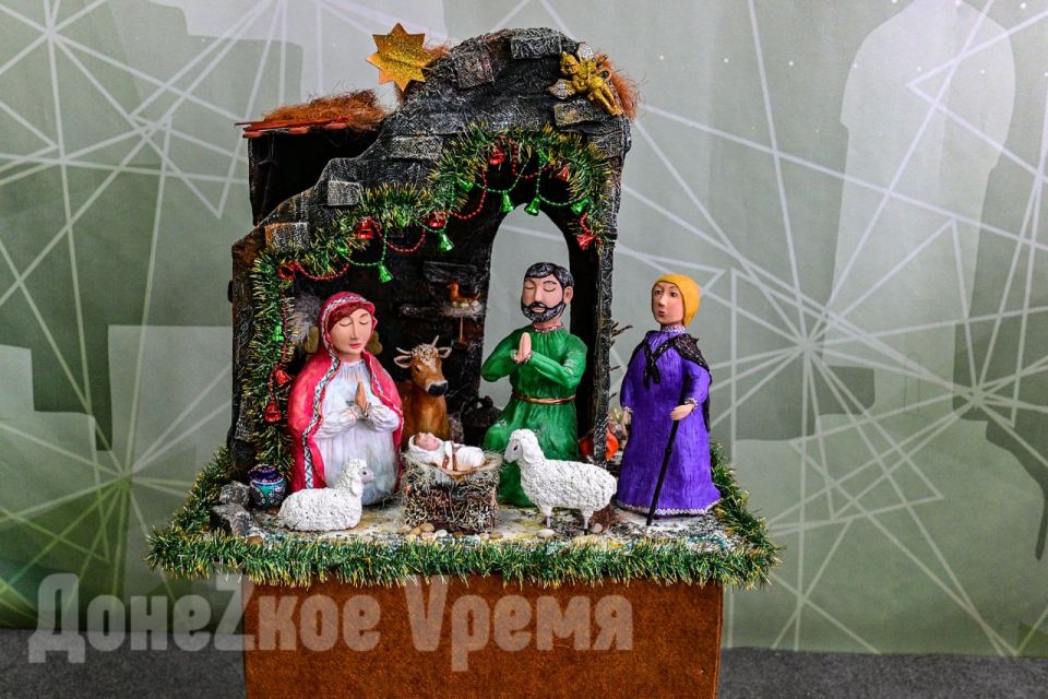 И ручная лошадка на счастье: в Донецке после трех лет перерыва открылась выставка “Новогодняя феерия” И ручная лошадка на счастье: в Донецке после трех лет перерыва открылась выставка “Новогодняя феерия”
