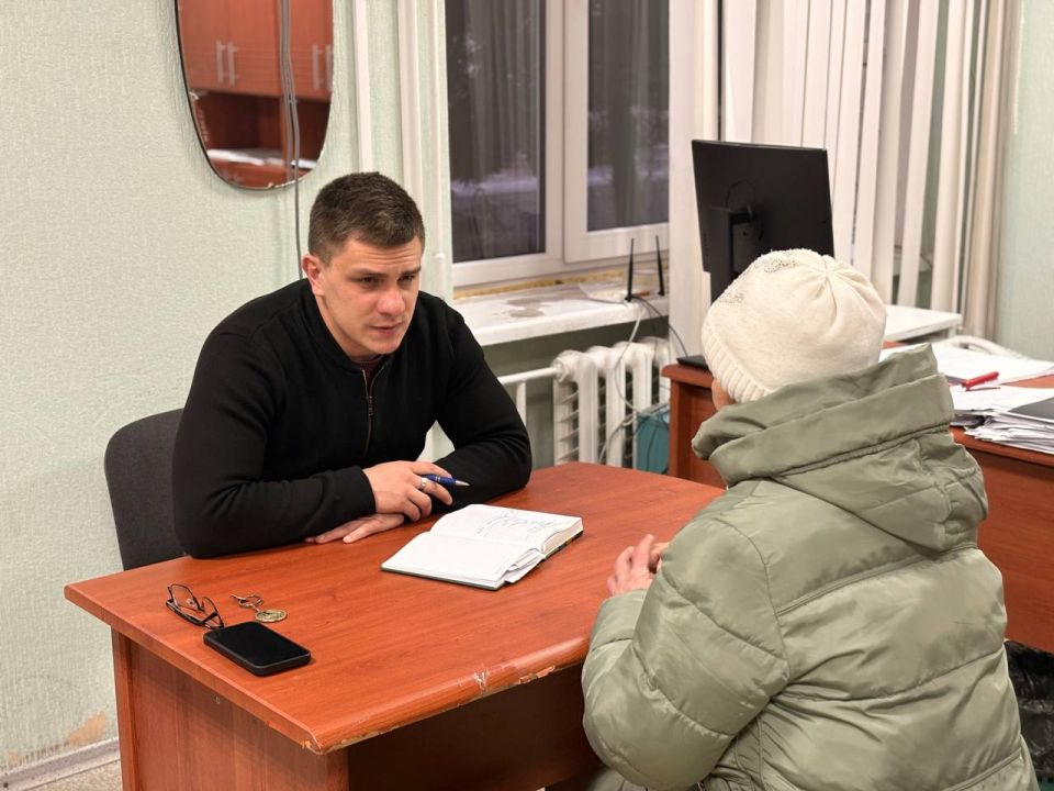 Александр Пеняев: Главными темами очередного личного приема, который провел совместно с своим заместителем Артемом Поликарповым в администрации округа, стали ремонт и восстановление жилья Александр Пеняев: Главными темами очередного личного приема, который провел совместно с своим заместителем Артемом Поликарповым в администрации округа, стали ремонт и восстановление жилья
