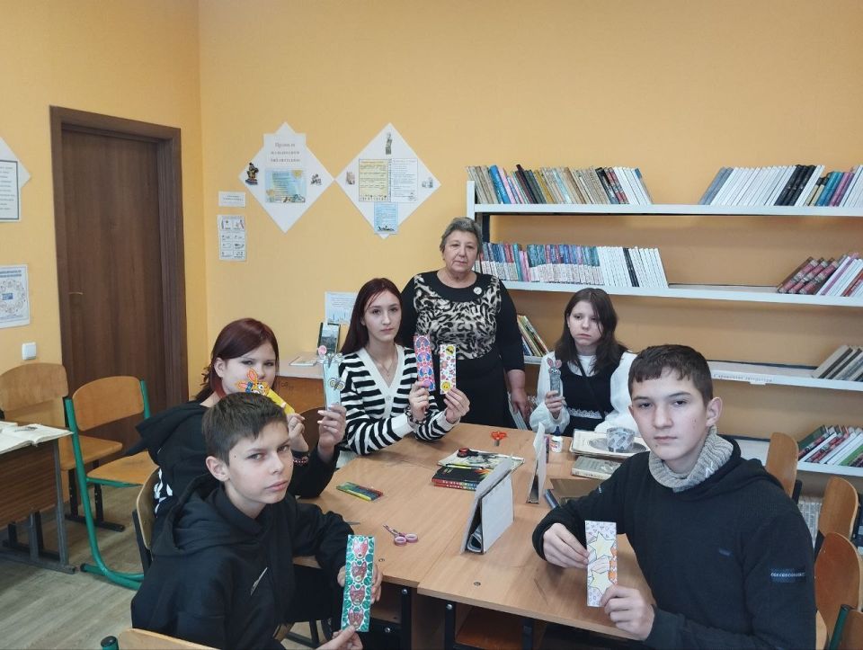 С 17.12. - 24.12.2025 в ГБОУ "Луганская школа 12 г.о.Дебальцево" прошла неделя школьного учебника под девизом "Береги учебник! Береги книгу" С 17.12. - 24.12.2025 в ГБОУ "Луганская школа 12 г.о.Дебальцево" прошла неделя школьного учебника под девизом "Береги учебник! Береги книгу"