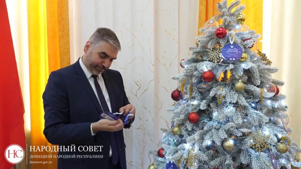 Депутаты Народного Совета принимают участие во Всероссийской благотворительной акции «Елка желаний» Депутаты Народного Совета принимают участие во Всероссийской благотворительной акции «Елка желаний»