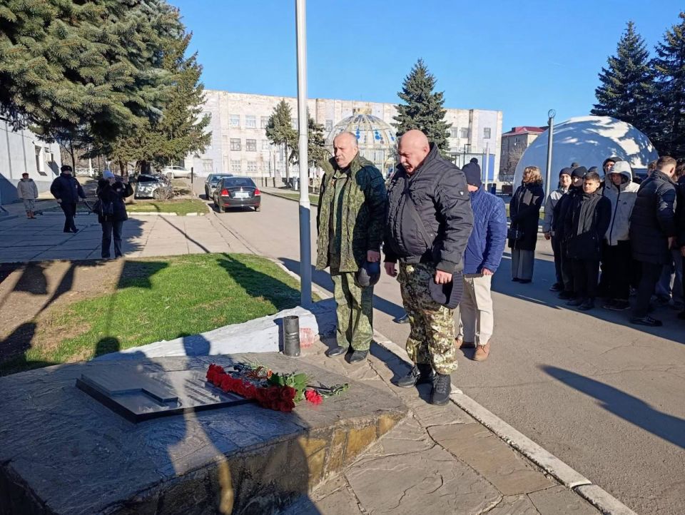 В Снежном прошло мероприятие, посвященное Дню начала ввода советских войск в Афганистан В Снежном прошло мероприятие, посвященное Дню начала ввода советских войск в Афганистан