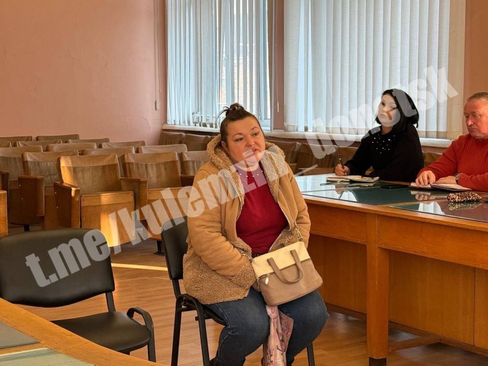 Сегодня советник главы администрации городского округа Донецк провёл приём граждан в общественной приёмной Донецкого городского местного отделения партии «Единая Россия» Сегодня советник главы администрации городского округа Донецк провёл приём граждан в общественной приёмной Донецкого городского местного отделения партии «Единая Россия»