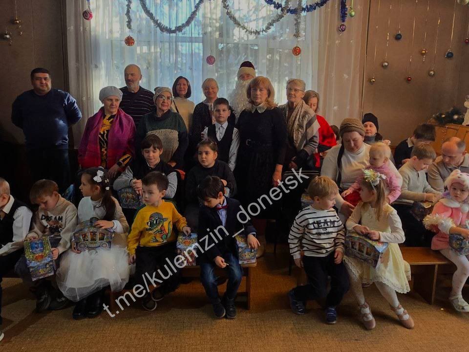 В Ворошиловском районе прошёл детский утренник «В гостях у новогодней сказки» В Ворошиловском районе прошёл детский утренник «В гостях у новогодней сказки»