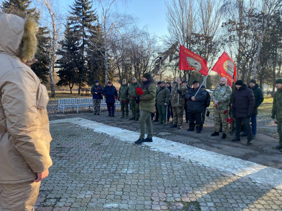 Евгений Поплавский: 25 декабря, в день 46-й годовщины ввода советских войск в Афганистан, у подножия памятника «Погибшим воинам-интернационалистам» состоялась торжественная церемония возложения цветов Евгений Поплавский: 25 декабря, в день 46-й годовщины ввода советских войск в Афганистан, у подножия памятника «Погибшим воинам-интернационалистам» состоялась торжественная церемония возложения цветов