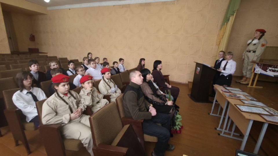 24 декабря 2025 года, в ГБОУ "Школа 18 г.о. Торез" состоялся Урок мужества, посвященный погибшему участнику специальной военной операции выпускнику школы Макаренко Евгению Александровичу 24 декабря 2025 года, в ГБОУ "Школа 18 г.о. Торез" состоялся Урок мужества, посвященный погибшему участнику специальной военной операции выпускнику школы Макаренко Евгению Александровичу