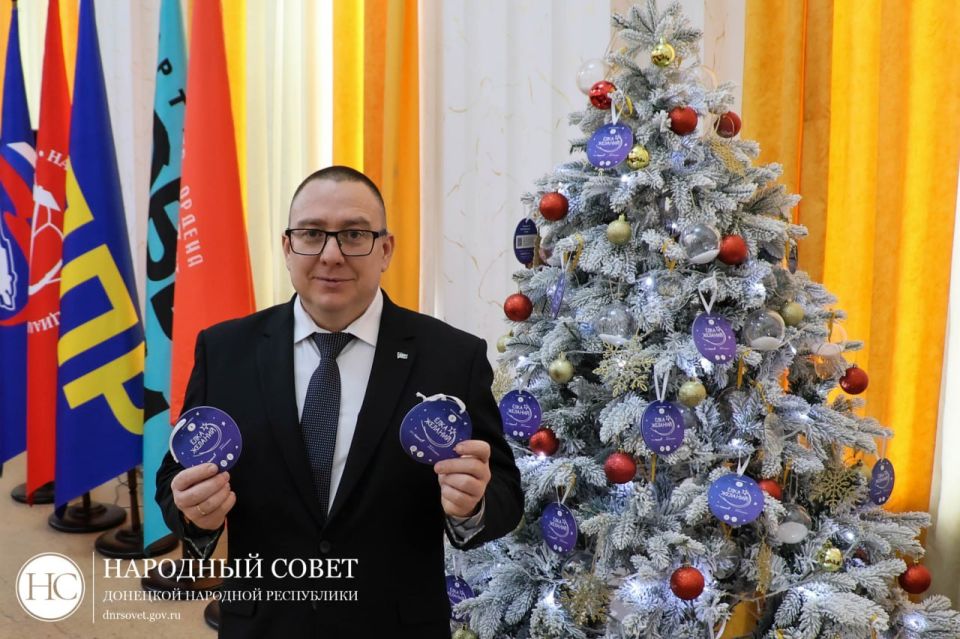 Депутаты Народного Совета принимают участие во Всероссийской благотворительной акции «Елка желаний» Депутаты Народного Совета принимают участие во Всероссийской благотворительной акции «Елка желаний»