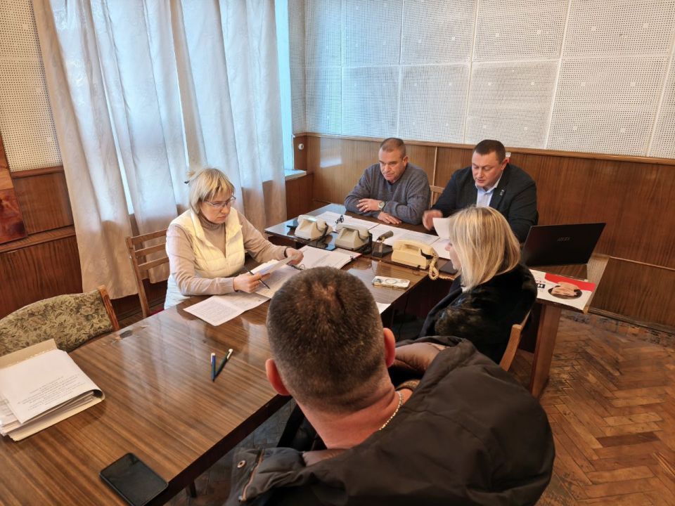 Денис Зубов: Временно исполняющий полномочия главы муниципального образования городской округ Иловайск Александр Кузнецов провел встречу с депутатами фракции "Единая Россия" Денис Зубов: Временно исполняющий полномочия главы муниципального образования городской округ Иловайск Александр Кузнецов провел встречу с депутатами фракции "Единая Россия"
