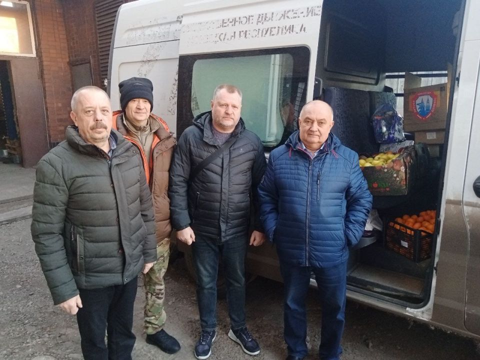 Посылка храбрости. В рамках проекта «Дети Донбасса» всероссийской политической партии «Единая Россия» депутаты Енакиевского городского совета Донецкой Народной Республики фракции Единая Россия совместно с заведующим сектором... Посылка храбрости. В рамках проекта «Дети Донбасса» всероссийской политической партии «Единая Россия» депутаты Енакиевского городского совета Донецкой Народной Республики фракции Единая Россия совместно с заведующим сектором...