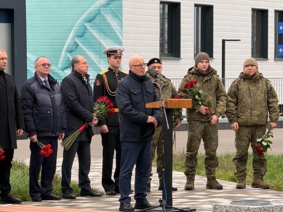 В Мариупольском филиале Нахимовского военно-морского училища состоялось торжественное открытие бюста генерал-майора Михаила Евгеньевича Гудкова В Мариупольском филиале Нахимовского военно-морского училища состоялось торжественное открытие бюста генерал-майора Михаила Евгеньевича Гудкова