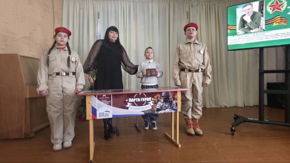24 декабря 2025 года, в ГБОУ "Школа 18 г.о. Торез" состоялся Урок мужества, посвященный погибшему участнику специальной военной операции выпускнику школы Макаренко Евгению Александровичу 24 декабря 2025 года, в ГБОУ "Школа 18 г.о. Торез" состоялся Урок мужества, посвященный погибшему участнику специальной военной операции выпускнику школы Макаренко Евгению Александровичу