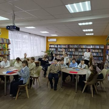 Волшебство своими руками: в Кировском школьники создавали новогоднее настроение