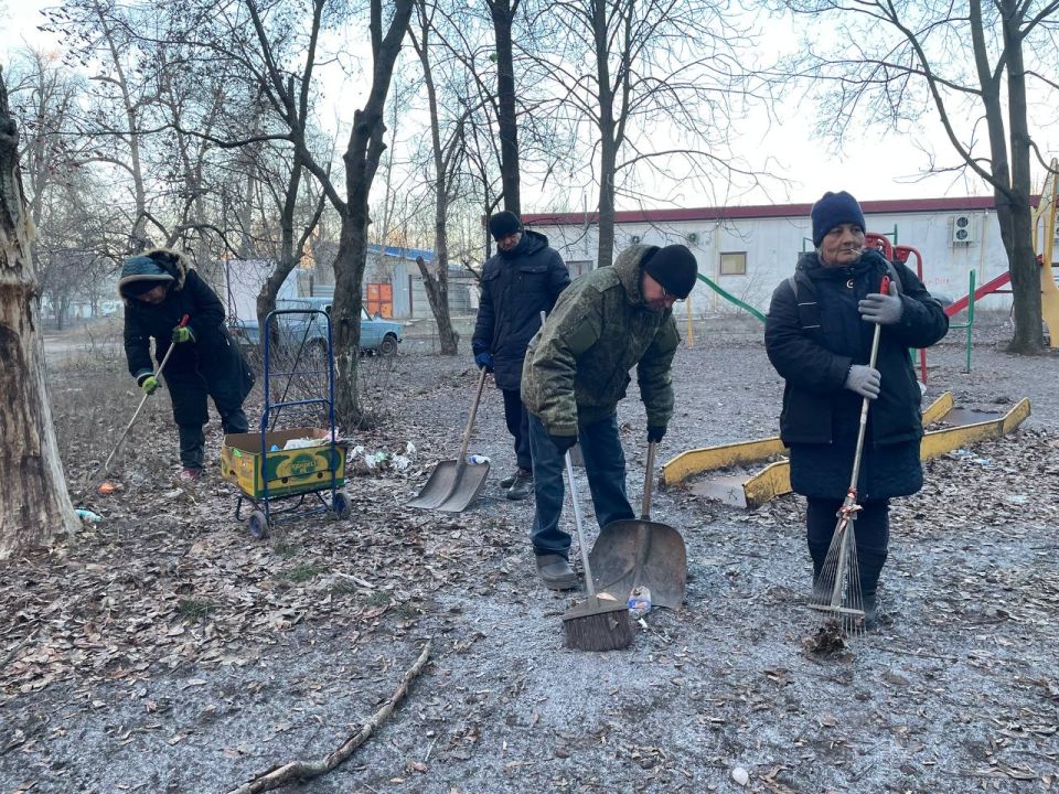Сегодня, 25 декабря 2025 года, в рамках проекта «Городская среда», реализуемого Единой Россией , жители Кировского района приняли участие в традиционной экологической акции «Чистый четверг» Сегодня, 25 декабря 2025 года, в рамках проекта «Городская среда», реализуемого Единой Россией , жители Кировского района приняли участие в традиционной экологической акции «Чистый четверг»