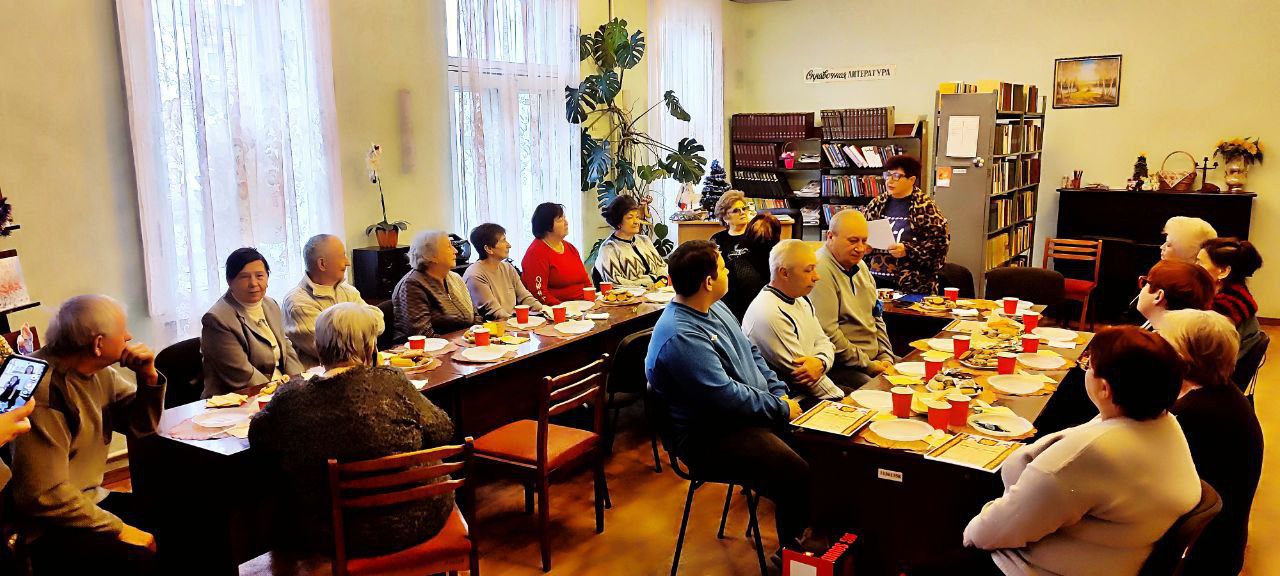 Сила единства: Вручение благодарственных писем и подарков активистам города Тореза Сила единства: Вручение благодарственных писем и подарков активистам города Тореза