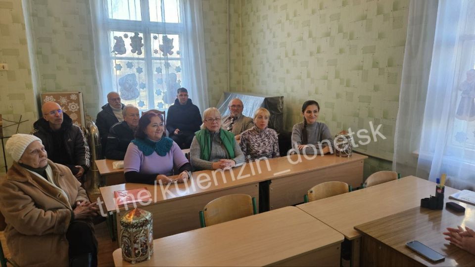 В Киевском районе состоялась встреча с трудовым коллективом Детской духовой школы города Донецка, на которой присутствовала заместитель главы администрации г.о. Донецк. Пристальное внимание к обращениям Дончан осуществляется... В Киевском районе состоялась встреча с трудовым коллективом Детской духовой школы города Донецка, на которой присутствовала заместитель главы администрации г.о. Донецк. Пристальное внимание к обращениям Дончан осуществляется...