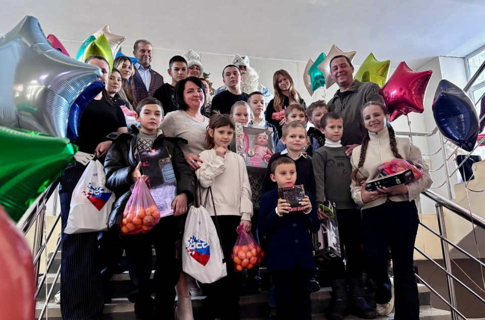 Константин Зинченко: Принял участие во Всероссийской акции «Елка желаний» Константин Зинченко: Принял участие во Всероссийской акции «Елка желаний»