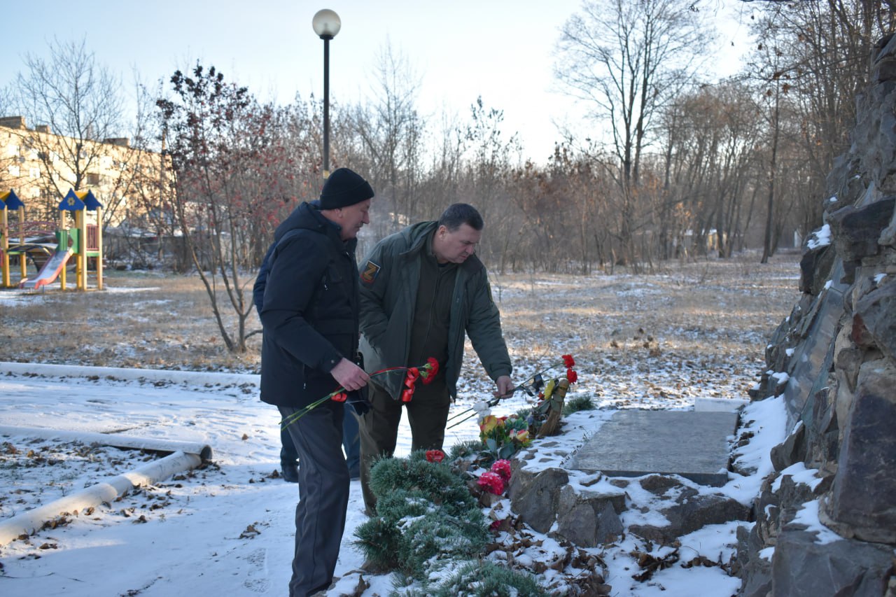 Игорь Лызов: Почтили память воинов-интернационалистов, исполнивших служебный долг за пределами Отечества, возложив цветы к памятнику воинам-интернационалистам Игорь Лызов: Почтили память воинов-интернационалистов, исполнивших служебный долг за пределами Отечества, возложив цветы к памятнику воинам-интернационалистам