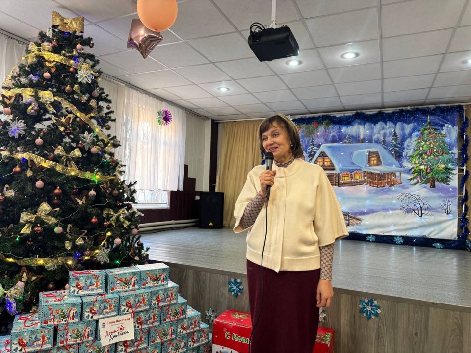 Елена Рязанцева: В преддверии Нового года: Елена Никитина привезла праздник детям Донецка Елена Рязанцева: В преддверии Нового года: Елена Никитина привезла праздник детям Донецка