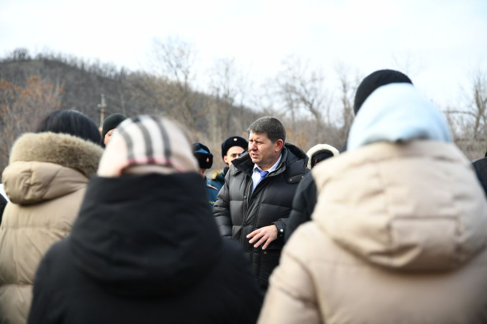 24 декабря состоялась встреча секретаря Макеевского местного отделения партии "Единая Россия" Владислава Ключарова с жителями Советского района, где были рассмотрены результаты проделанной работы в разных областях за текущий... 24 декабря состоялась встреча секретаря Макеевского местного отделения партии "Единая Россия" Владислава Ключарова с жителями Советского района, где были рассмотрены результаты проделанной работы в разных областях за текущий...