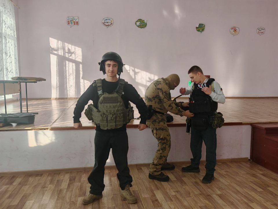 "Историческая параллель между прошлым и настоящим" "Историческая параллель между прошлым и настоящим"