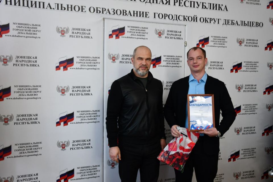 В Дебальцево состоялся Политсовет местного отделения Партии «Единая Россия» В Дебальцево состоялся Политсовет местного отделения Партии «Единая Россия»