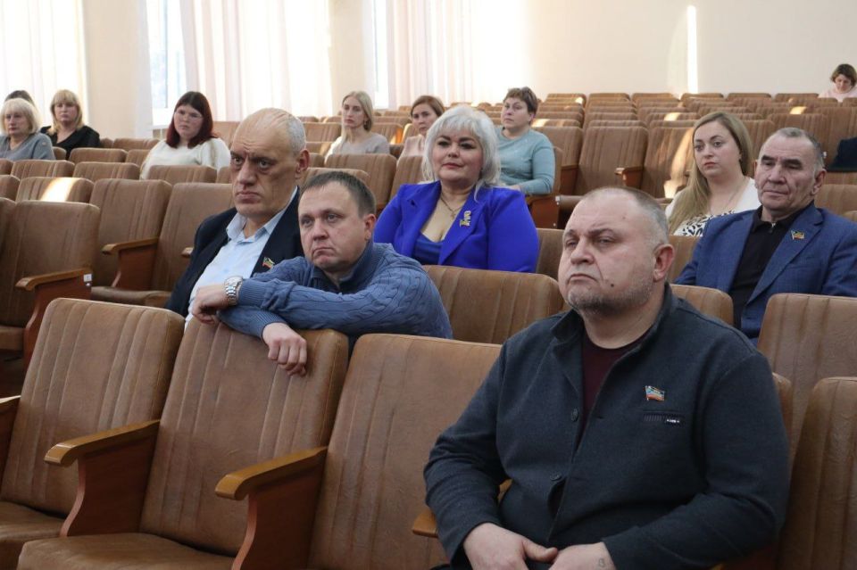 Валентина Харлашка: 25 декабря провела 63 внеочередное заседание Макеевского городского совета Донецкой Народной Республики Валентина Харлашка: 25 декабря провела 63 внеочередное заседание Макеевского городского совета Донецкой Народной Республики