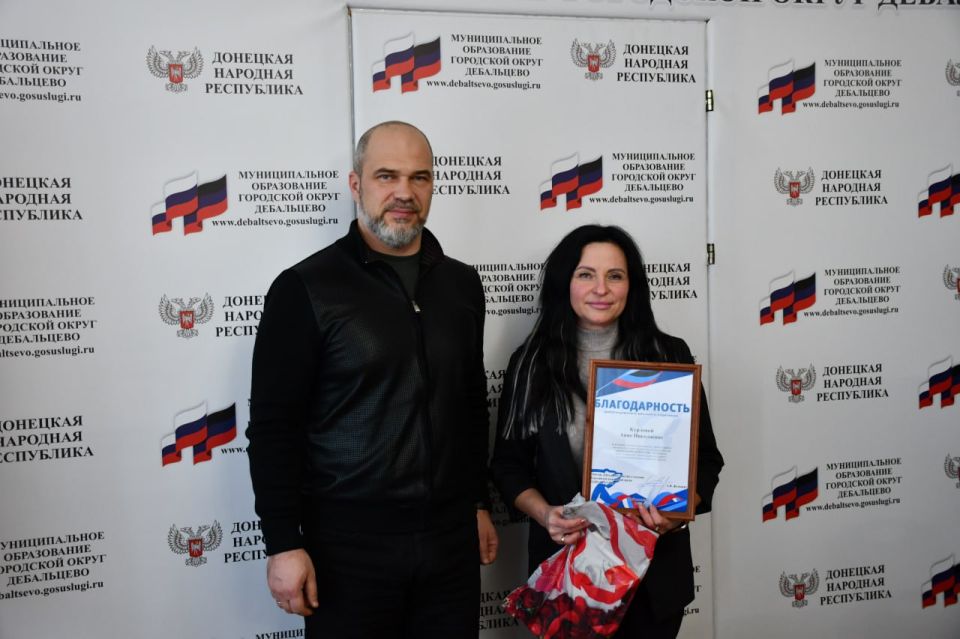 В Дебальцево состоялся Политсовет местного отделения Партии «Единая Россия» В Дебальцево состоялся Политсовет местного отделения Партии «Единая Россия»