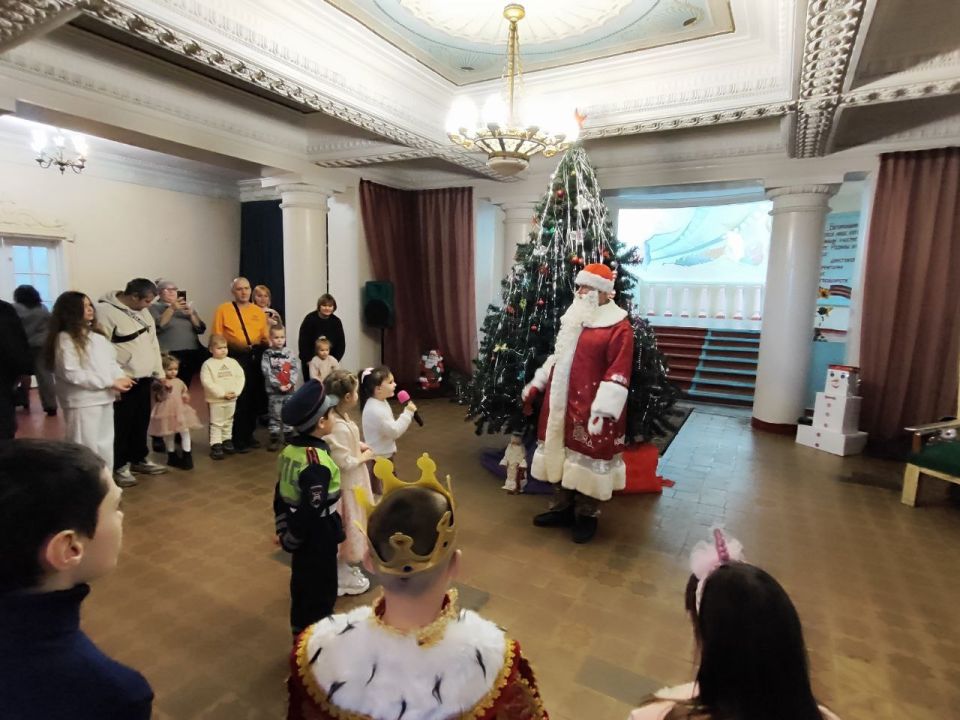 Иван Приходько: Новогоднее поздравление детей в Калининском районе Горловки продолжается Иван Приходько: Новогоднее поздравление детей в Калининском районе Горловки продолжается