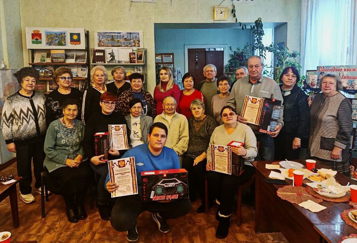 Сила единства: Вручение благодарственных писем и подарков активистам города Тореза