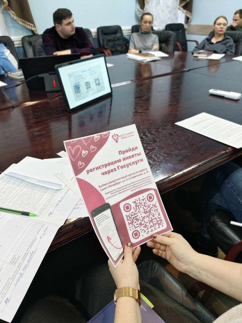 24 декабря в управлении ФГУП «Железные дороги Новороссии» состоялась встреча коллектива с Виктором Андроновым – руководителем благотворительного фонда «Энергия Жизни» из Санкт-Петербурга, почетным донором, внесенным в Книгу... 24 декабря в управлении ФГУП «Железные дороги Новороссии» состоялась встреча коллектива с Виктором Андроновым – руководителем благотворительного фонда «Энергия Жизни» из Санкт-Петербурга, почетным донором, внесенным в Книгу...