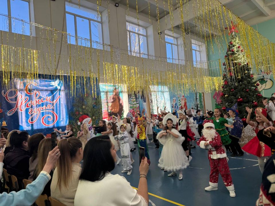 Новогодний утренник: «В гостях у новогодней сказки» в ГБОУ «Тельмановская гимназия Тельмановского м.о.» Новогодний утренник: «В гостях у новогодней сказки» в ГБОУ «Тельмановская гимназия Тельмановского м.о.»