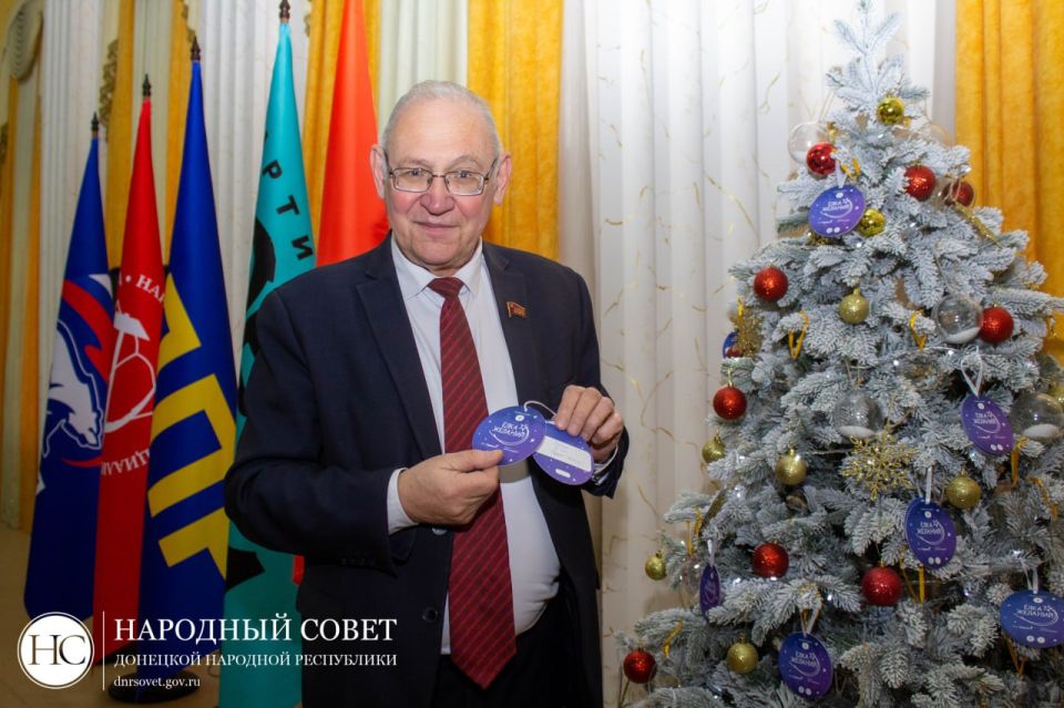 Депутаты Народного Совета принимают участие во Всероссийской благотворительной акции «Елка желаний» Депутаты Народного Совета принимают участие во Всероссийской благотворительной акции «Елка желаний»