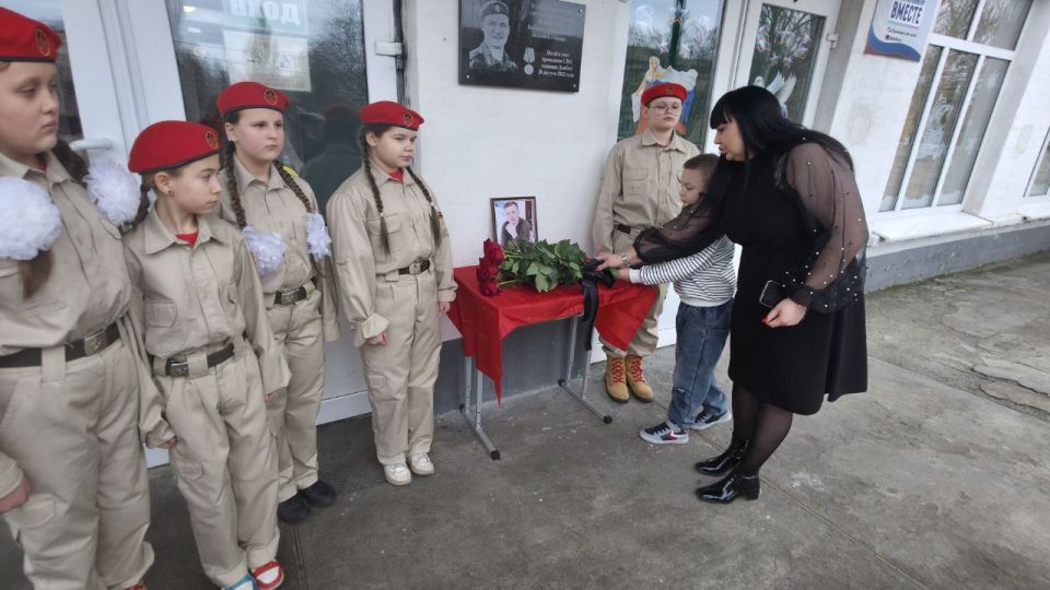 24 декабря 2025 года, в ГБОУ "Школа 18 г.о. Торез" состоялся Урок мужества, посвященный погибшему участнику специальной военной операции выпускнику школы Макаренко Евгению Александровичу 24 декабря 2025 года, в ГБОУ "Школа 18 г.о. Торез" состоялся Урок мужества, посвященный погибшему участнику специальной военной операции выпускнику школы Макаренко Евгению Александровичу