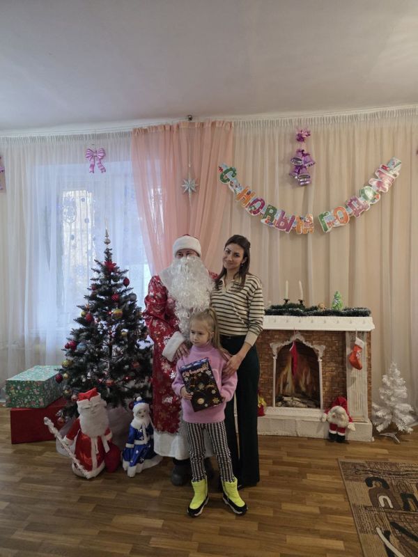 Вчера , 24 декабря, в преддверии Нового 2026 года, в Государственном бюджетном учреждении социального обслуживания «Центр социального обслуживания населения Центрально-Городского района города Макеевки», прошло новогоднее... Вчера , 24 декабря, в преддверии Нового 2026 года, в Государственном бюджетном учреждении социального обслуживания «Центр социального обслуживания населения Центрально-Городского района города Макеевки», прошло новогоднее...