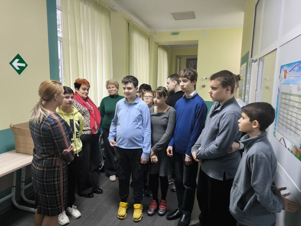 Клавдия Кульбацкая привезла подарки в школу-интернат для особенных детей Углегорска Клавдия Кульбацкая привезла подарки в школу-интернат для особенных детей Углегорска