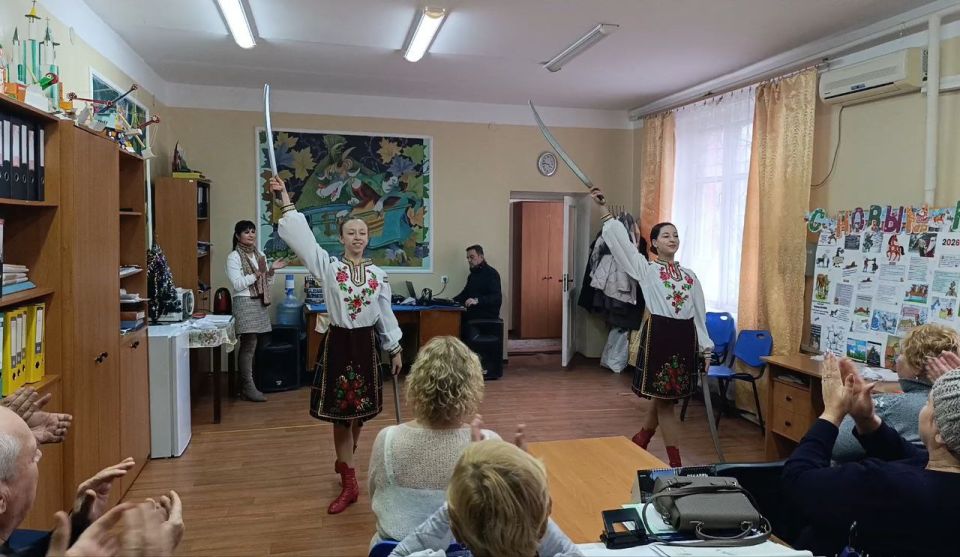 В Комсомольское прошла праздничная программа «Новогодние встречи» В Комсомольское прошла праздничная программа «Новогодние встречи»