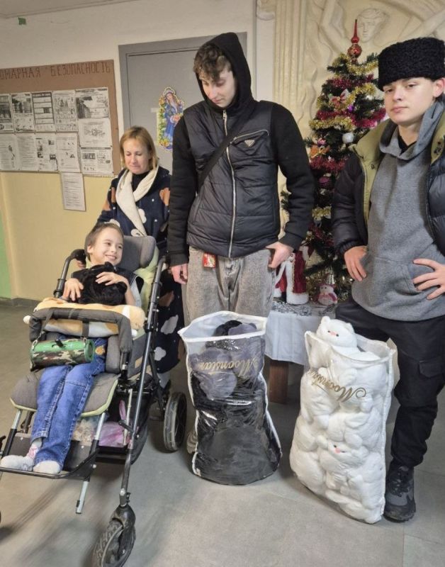 «Сотвори чудо»: в Мариуполе подарили праздник детям из многодетных и малоимущих семей «Сотвори чудо»: в Мариуполе подарили праздник детям из многодетных и малоимущих семей